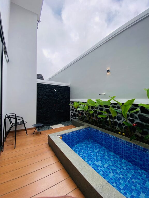 How to Make a Small Balcony Feel Cozy and Inviting